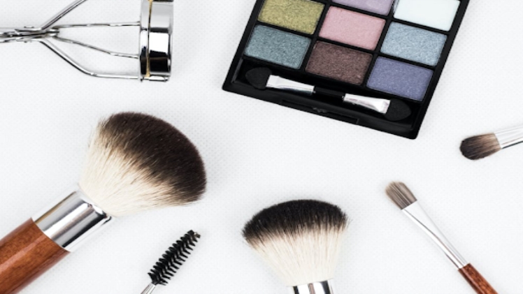 Accessories for Makeup: Overlooked but Highly Contributing to Cosmetics Essentials